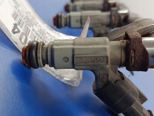 CHRYSLER PT CRUISER 2.4 Rampe de carburant 04891345AA image 4