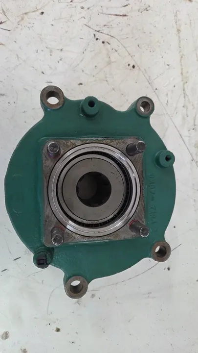 Carcasa de rodamiento de bomba PTO Volvo FH image 4