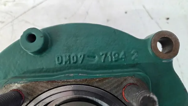 Carcasa de rodamiento de bomba PTO Volvo FH image 6