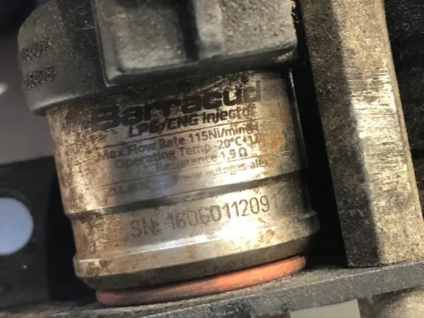 Inyector LPG Gas OEM LORK-212-14591 - Usado image 4