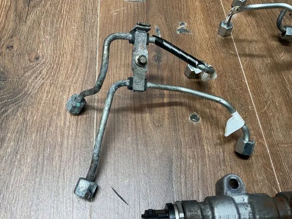 Carril Inyector Land Rover OEM AL3Q-9D280-GB Usado image 3