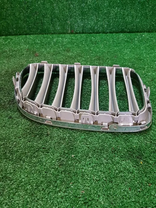 Left Grill Trim BMW X1 E84 image 3