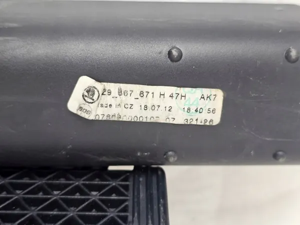 Persiana de porta-bagagens Skoda Octavia II OEM 1Z9867871 Preta image 8