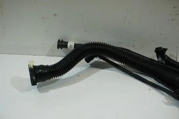 Toyota RAV 4 IV brandstofvulpijp OEM image 8