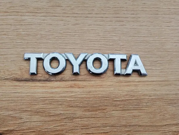 OEM A75441-05040 linker achterklepembleem Toyota Avensis image 2