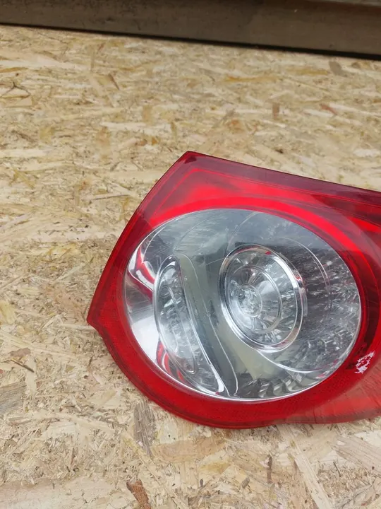 VW GOLF VI PLUS 1.6 TDI Lámpara Trasera Derecha image 3