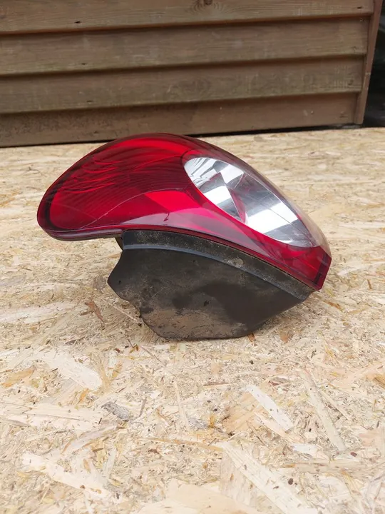 VW GOLF VI PLUS 1.6 TDI Lámpara Trasera Derecha image 7