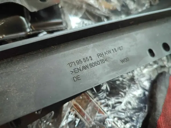 OEM 8P4810499 Panoramakatto-poikkipalkki Audi A3 8P:lle image 8