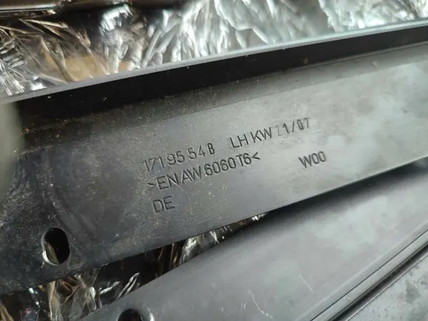 OEM 8P4810499 Panoramakatto-poikkipalkki Audi A3 8P:lle image 9