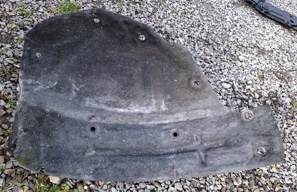 MEGANE IV Front Left Wheel Arch OEM 638437329R image 3