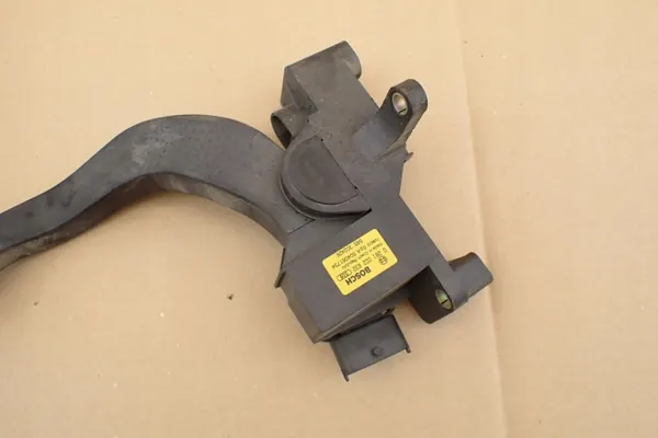 Potentiomètre pédale gaz IVECO DAILY 00 OEM 0281002632 image 3