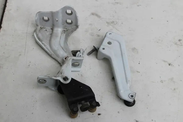 Rolo guia de porta deslizante Dacia Dokker 15R OEM image 2