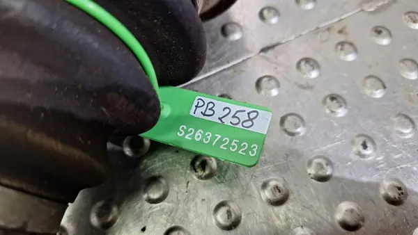Höger Bakaxelhalva OEM S26372523 för BMW image 6