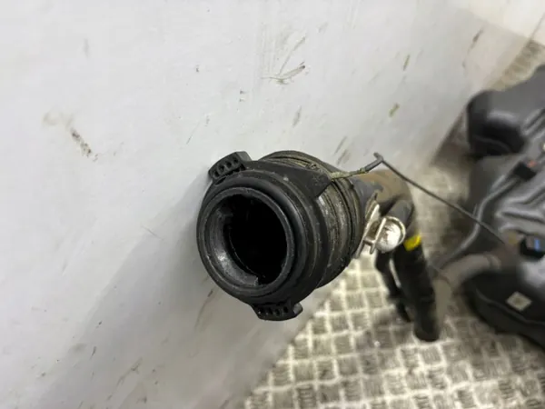 Brandstoftank Renault Captur II OEM 172011178R image 8