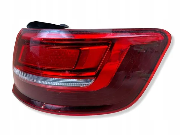 Luz trasera derecha Audi A3 8V Sportback 2016-2020 image 3