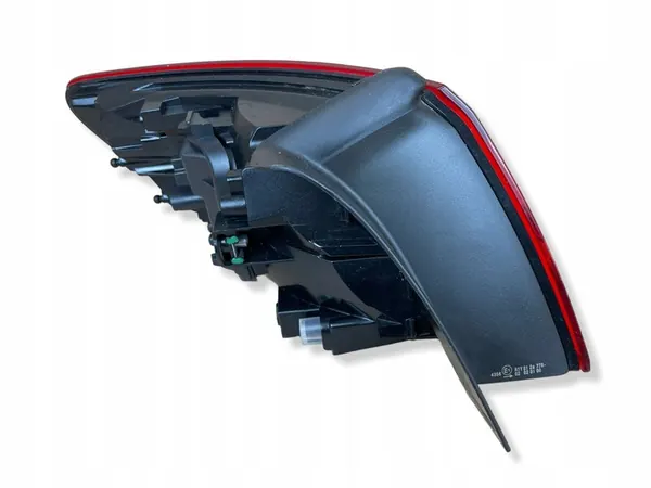 Luz trasera derecha Audi A3 8V Sportback 2016-2020 image 4