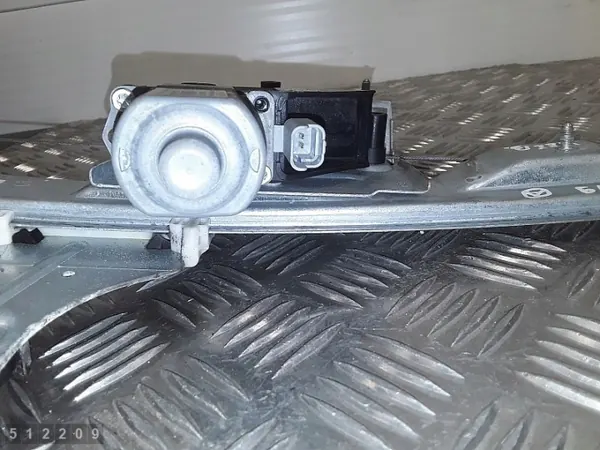 Régulateur de vitre Peugeot 208 d'occasion OEM 9674254480 image 4