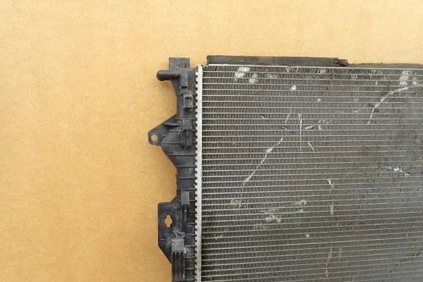 Radiador de refrigeración motor delantero Volvo OE 31293689 image 10