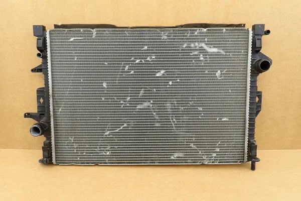 Radiador de refrigeración motor delantero Volvo OE 31293689 image 3