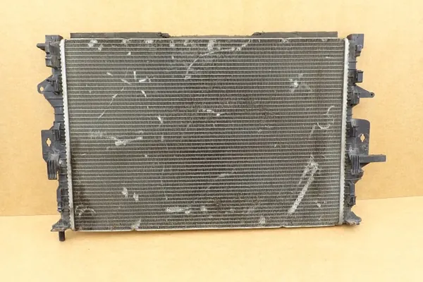 Radiador de refrigeración motor delantero Volvo OE 31293689 image 7