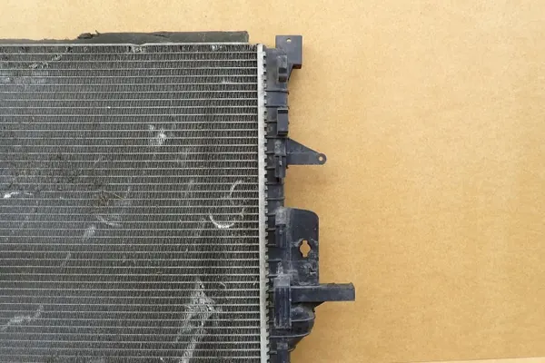 Radiador de refrigeración motor delantero Volvo OE 31293689 image 9