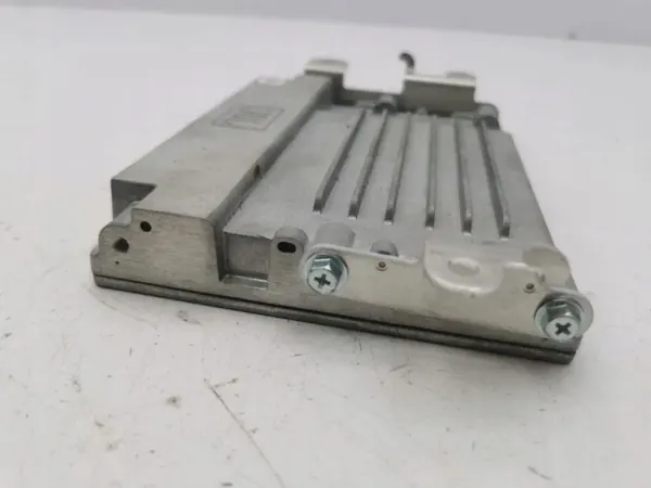 Amplificador Toyota OEM 8628042060 para RAV4 V Híbrido image 3