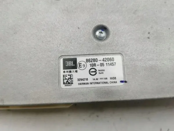 Amplificador Toyota OEM 8628042060 para RAV4 V Híbrido image 7