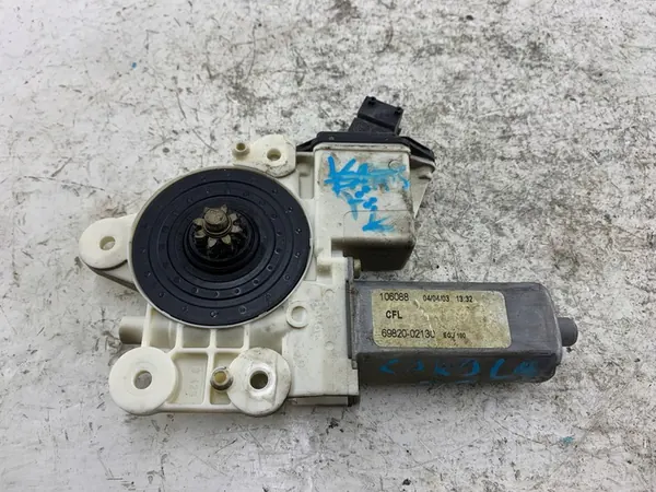 Vasemman etuikkunan moottori Toyota Corolla E12 69820-02130 image 2