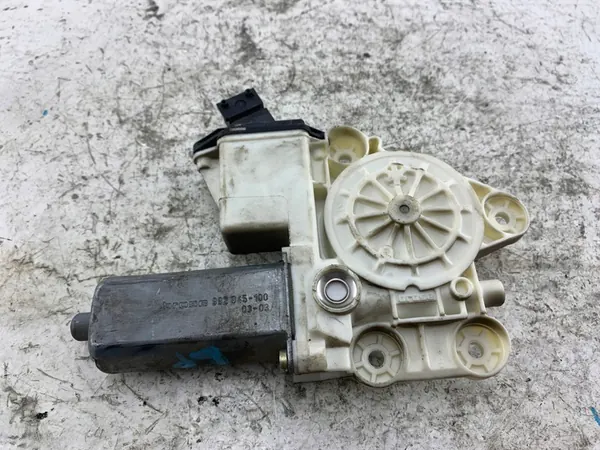 Vasemman etuikkunan moottori Toyota Corolla E12 69820-02130 image 4