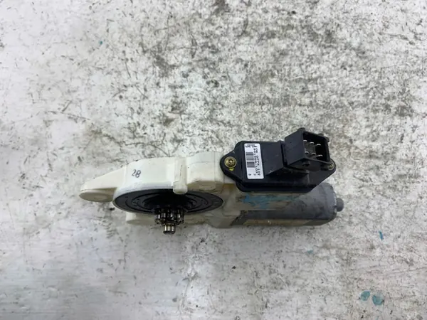 Vasemman etuikkunan moottori Toyota Corolla E12 69820-02130 image 6