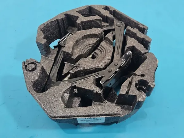 Coussin de cric trapézoïdal OEM 31471873 Volvo S90 image 2