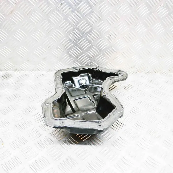 Oljetank Nissan Qashqai 1.3 DIG-T HR13 OEM 111113203R image 5