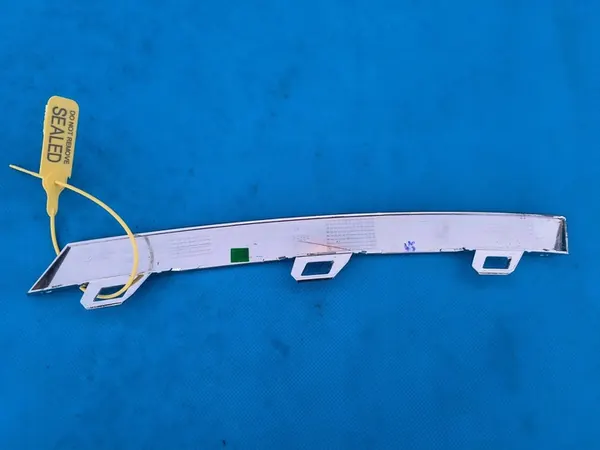 Revestimento de para-choque dianteiro direito BMW 5 G30 G31 OEM 9463476 image 3