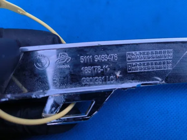 Revestimento de para-choque dianteiro direito BMW 5 G30 G31 OEM 9463476 image 4