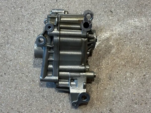 Käytetty BMW öljypumppu OEM 8011851 M4 F82/F83 image 8