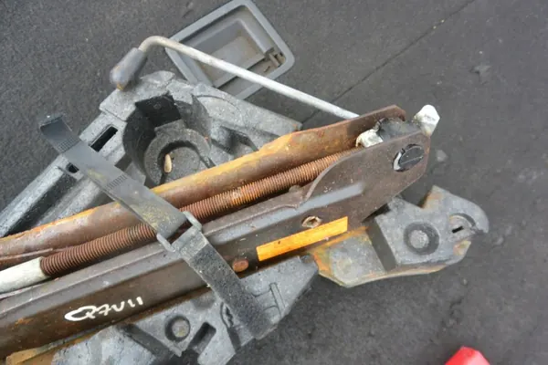 OEM 7L0011031E Autonostokorjaussarja Audi Q7 4L image 6