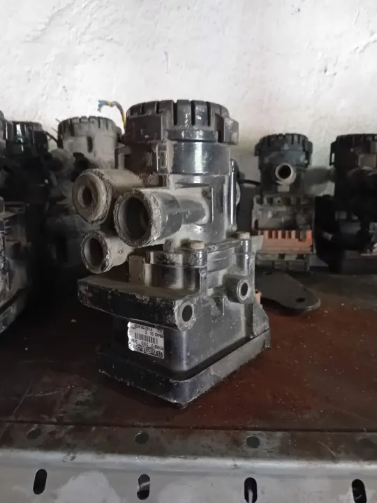 Soupape Modulateur Frein EBS MAN OEM 81521066026 image 2
