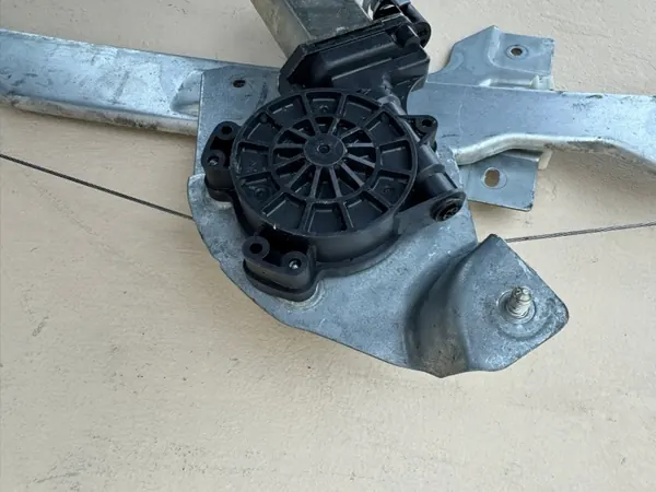 OEM 8200733828E Dacia Duster Régulateur Vitre Avant Droit image 5