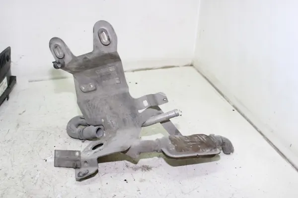 Mercedes W220 Webasto Äänenvaimennin Kiinnike OEM Käytetty image 3