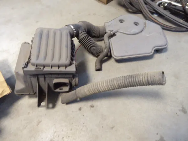 Ilmansuodatinlokero OEM 90573598 Opel Astra II G:lle image 6