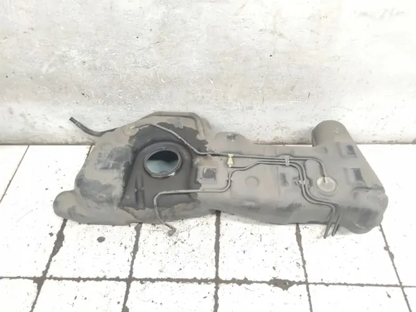 Nissan Juke polttoainesäiliö OEM 172011KC0A - Käytetty image 2