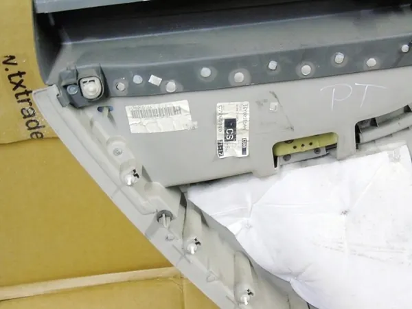 OEM 1GY801D1AA Rechter Achterdeurbekleding Chrysler image 7