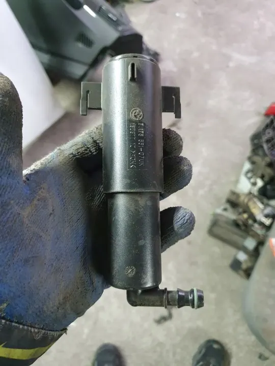 BMW X5 E70 Koplampsproeier OEM 7173851 links image 2