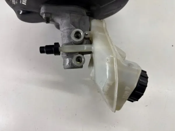 Servo Volvo V60 OEM 31400469 - 2.4L Diesel image 6