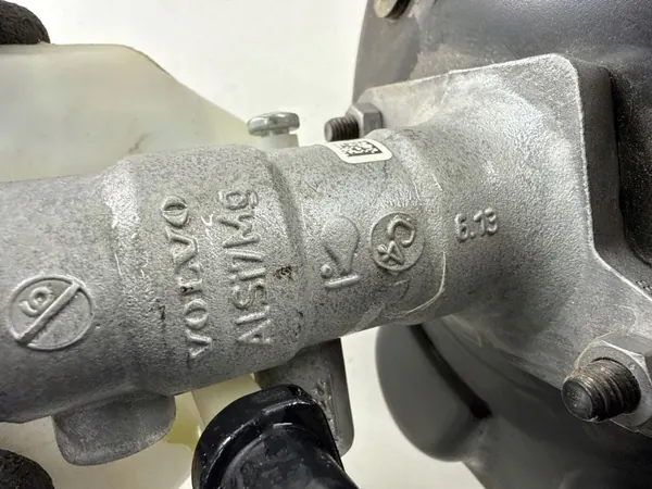 Servo Volvo V60 OEM 31400469 - 2.4L Diesel image 8