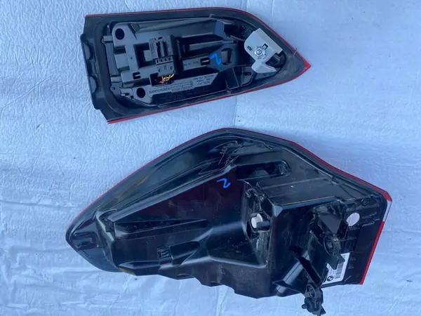 BMW X1 F48 LCI Luz LED Trasera Izquierda OEM 63217477713 image 6