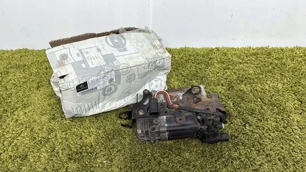 AirMatic Suspension Compressor Mercedes W212 E CLS W218 A2123200404 image 2