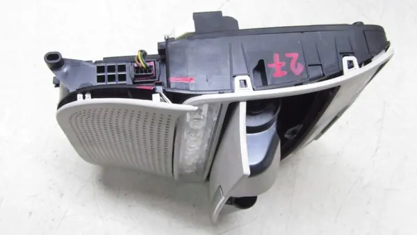 Mercedes W213 S213 interieurverlichting OEM A0009005410 image 3