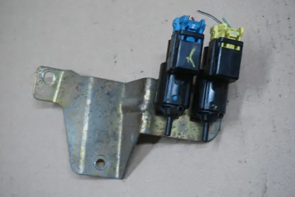 MAZDA B2500 alipaineventtiili OEM - Käytetty image 2