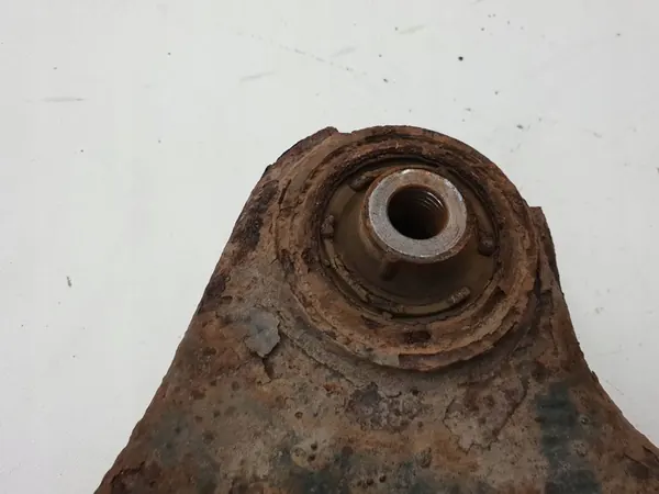 Volvo XC60 2016 Braccio Inferiore Anteriore Sinistro image 6